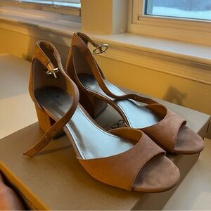 Nude tan heels 8.5